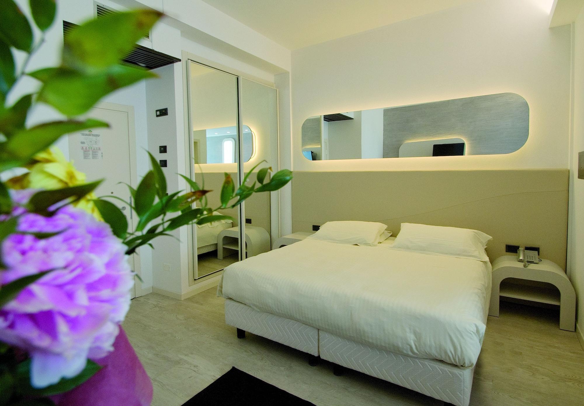 Hotel Le Palme - Premier Resort Milano Marittima Bagian luar foto