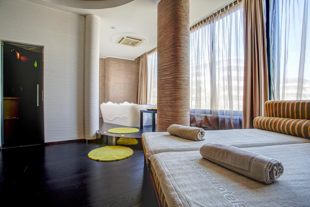 Hotel Le Palme - Premier Resort Milano Marittima Bagian luar foto