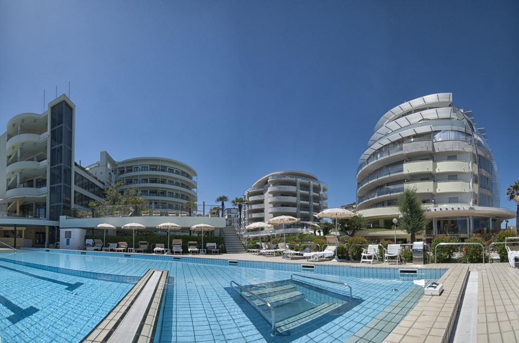 Hotel Le Palme - Premier Resort Milano Marittima Bagian luar foto