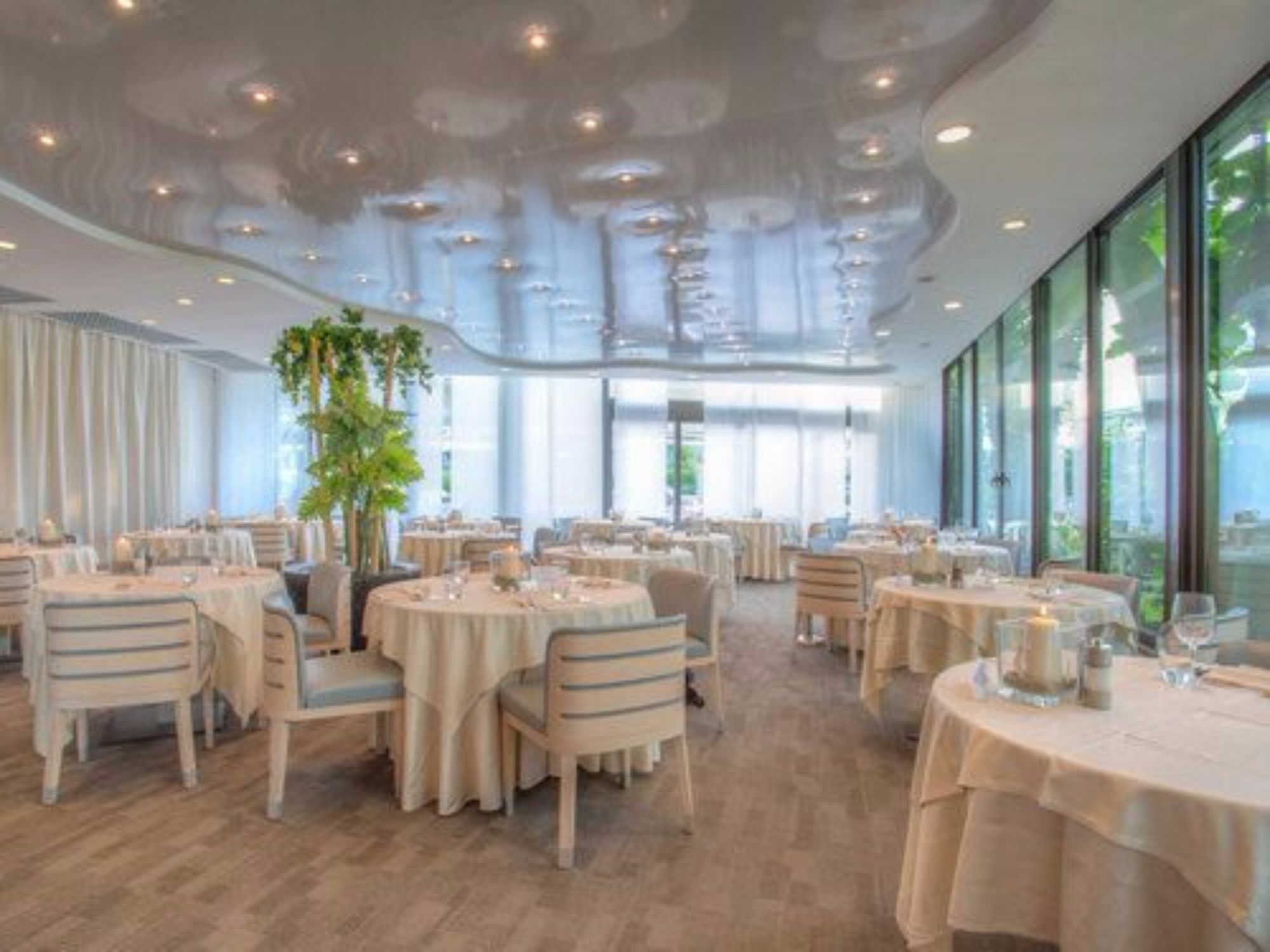 Hotel Le Palme - Premier Resort Milano Marittima Bagian luar foto